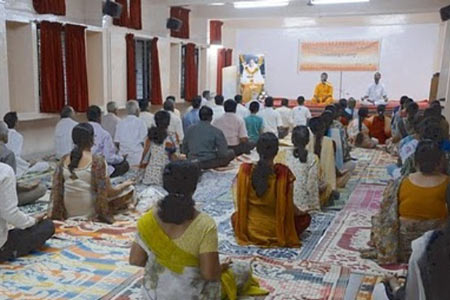 Br. Shraddhamrita guiding the participants
