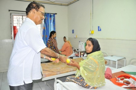 Distribution of fruits to patients